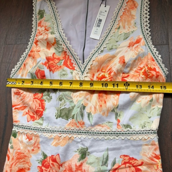 NWT Alice & Oliva V Neck Floral Sleeveless Dress Size 4 - Picture 7 of 8